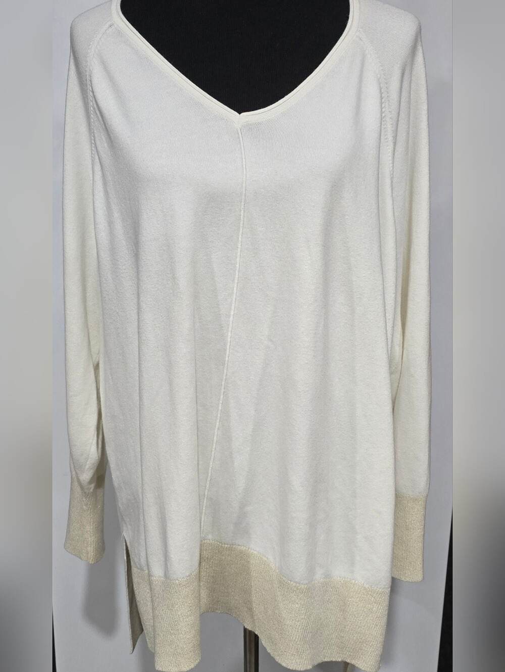 ​Chico's Zenergy White Metallic Gold Trim V-Neck Oversized Tunic Sweater 4 XXL